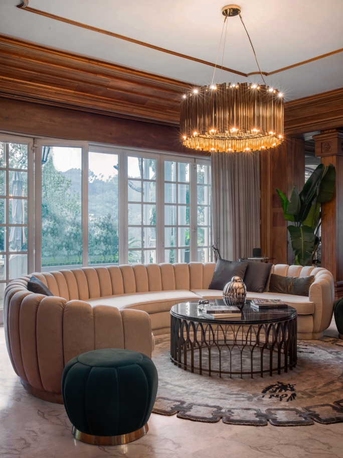 A Contemporary Twist in This Living Room Design With The Golden Bugs&nbsp;Rug by Rug'Society
