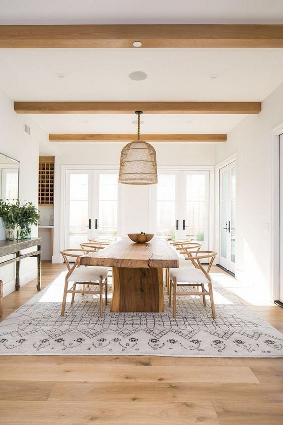 Create An Impressive Dining Room Interior With Modern Dining Room Rugs