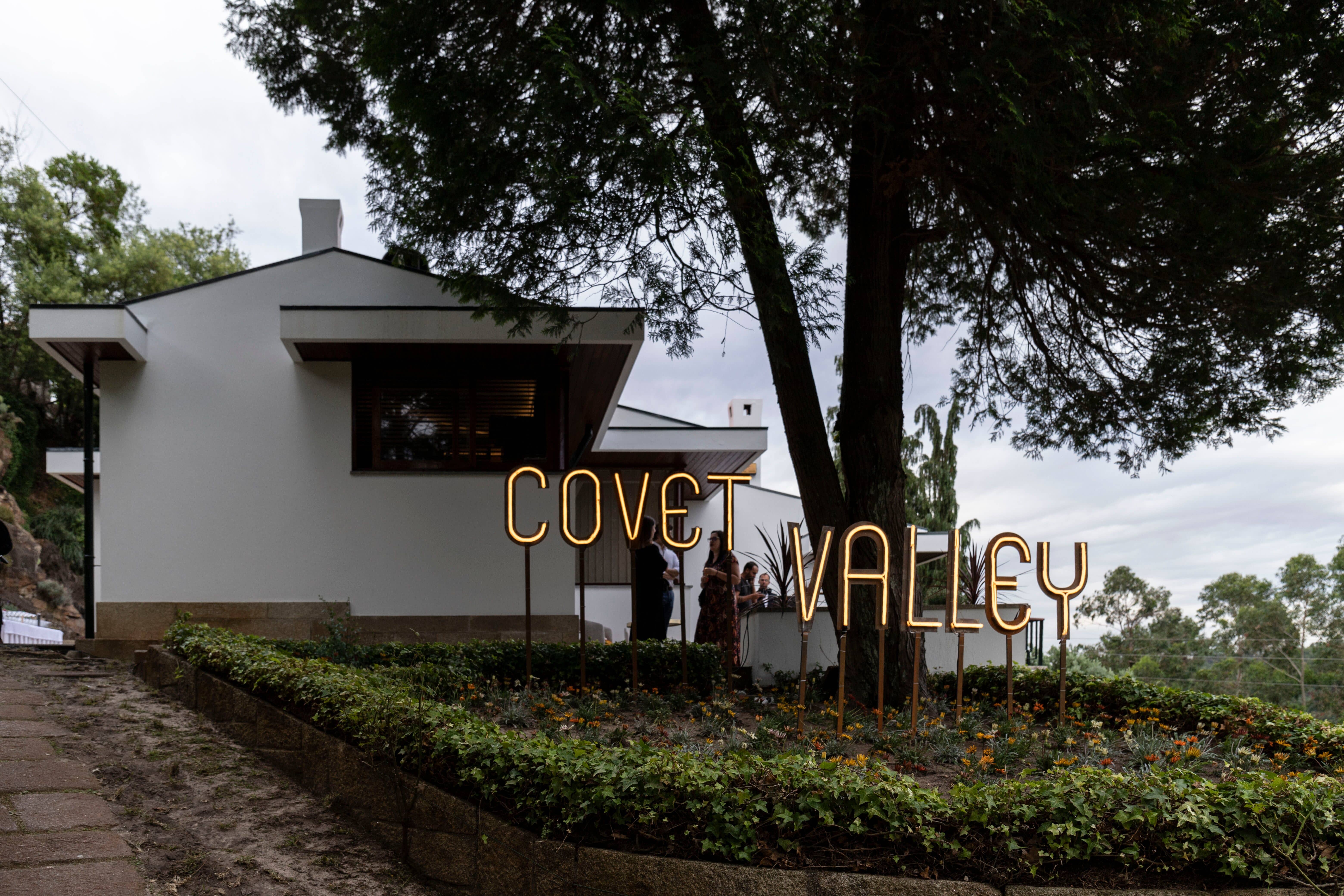 Covet Valley: The Trendiest Mid-Century Modern House