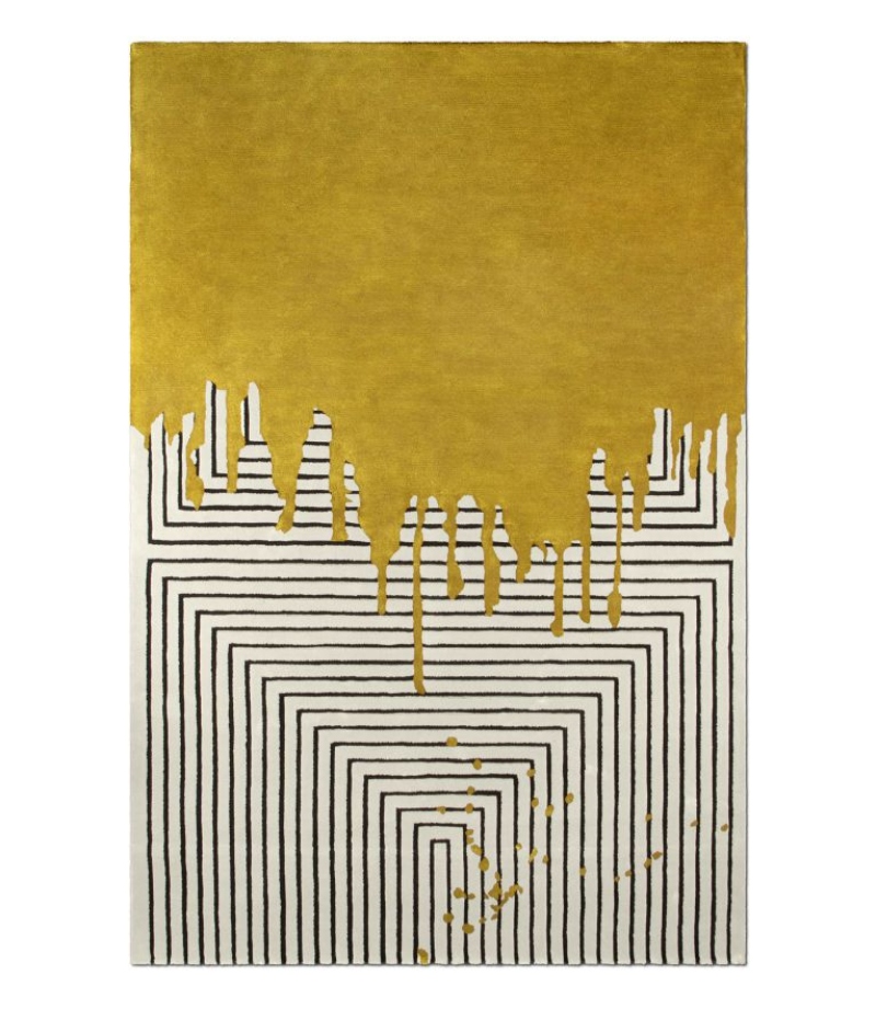 black and white striped rug with a touch of gold,. Luxurious And Nostalgic Decor Ideas For The Holiday Season