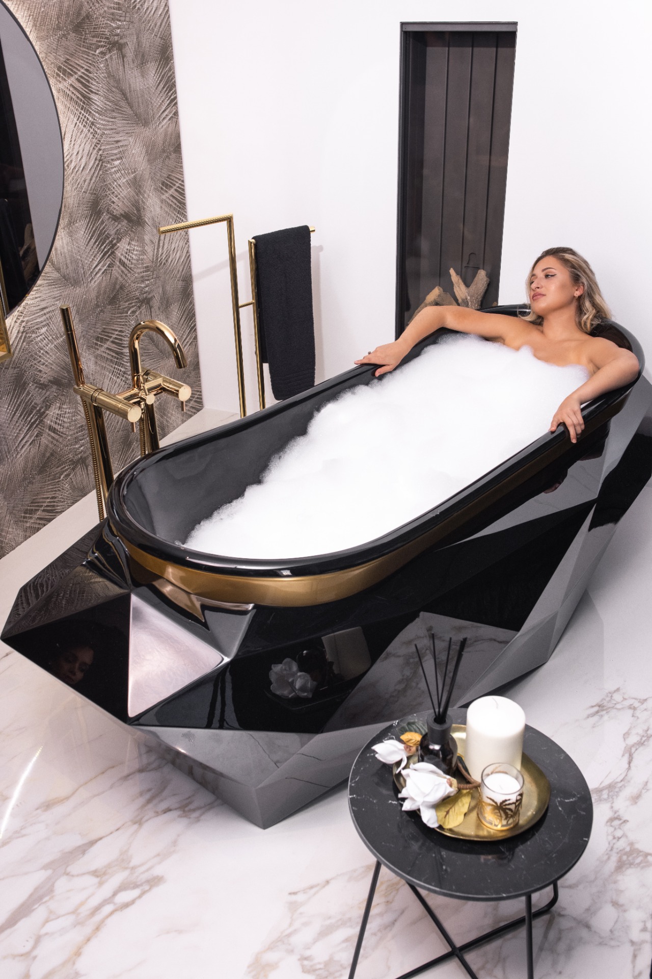 Moon Bathroom: A Unique and Wonderful Showroom