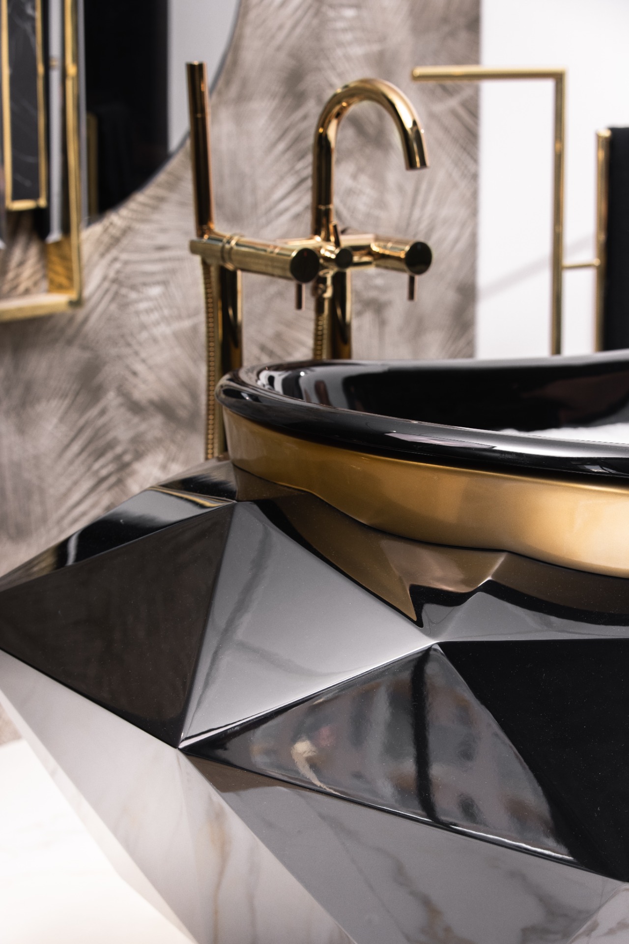 Moon Bathroom: A Unique and Wonderful Showroom