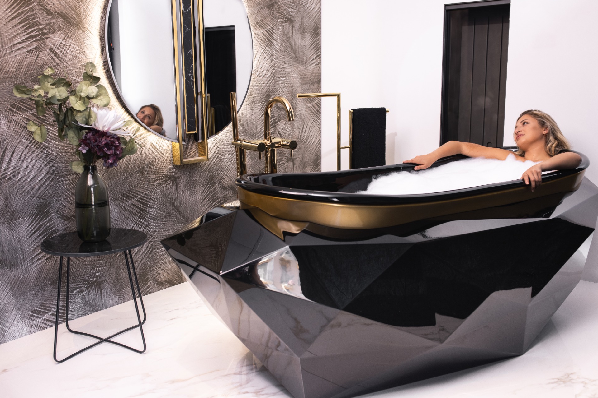 Moon Bathroom: A Unique and Wonderful Showroom