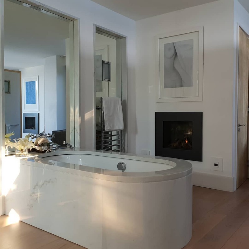 Moon Bathroom: A Unique and Wonderful Showroom