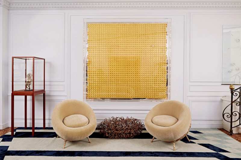 Rafael de Cárdenas, beige velvet armchairs, modern rug, yellow picture