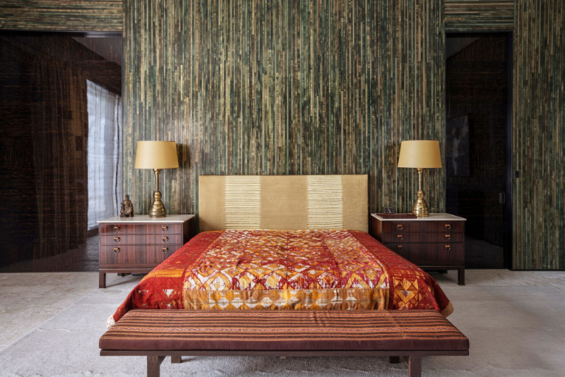 Peter Marino - Miami Beach Residence. Master Bedroom with green walls and golden details