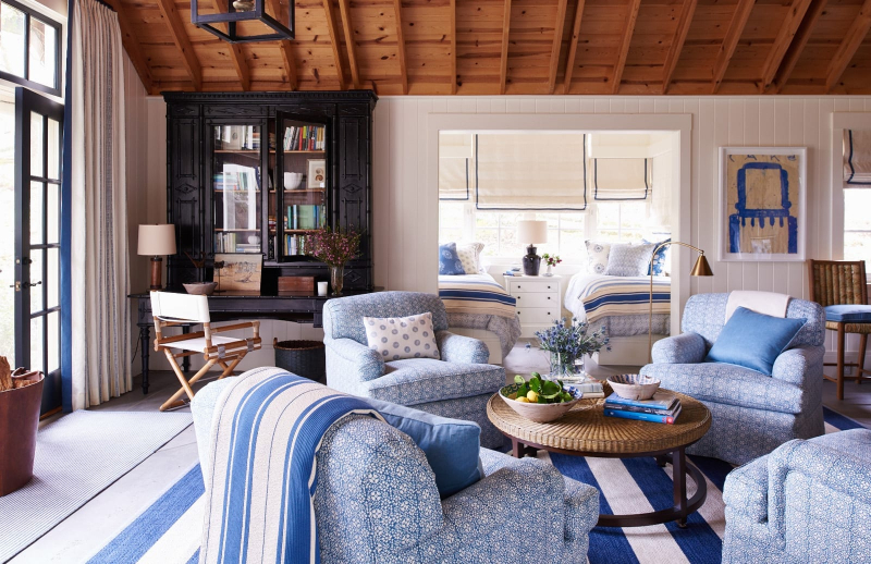 Mid-century modern rug ideas incorporate both blue and white colours.