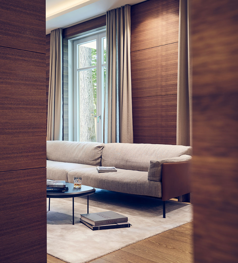 Gabriela Raible Innenarchitektur close up look of the rug and sofa