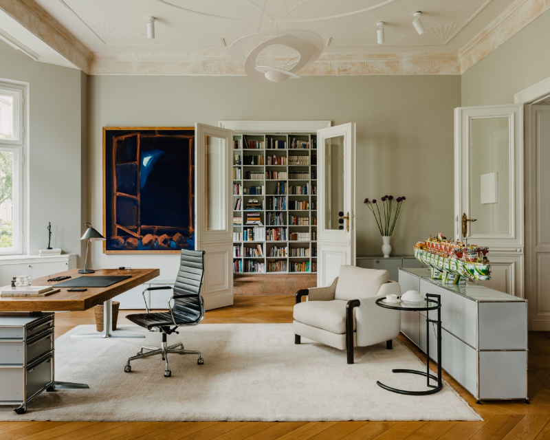 Gisbert Pöppler, Berlin Zimmer office with a white rug