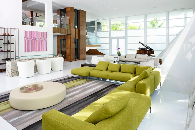 This modern living room made by BBH Design Studio is for those who enjoy classic living room design features. Natural hues were utilized for this living area to bring in natural aspects while maintaining a modern furniture style.