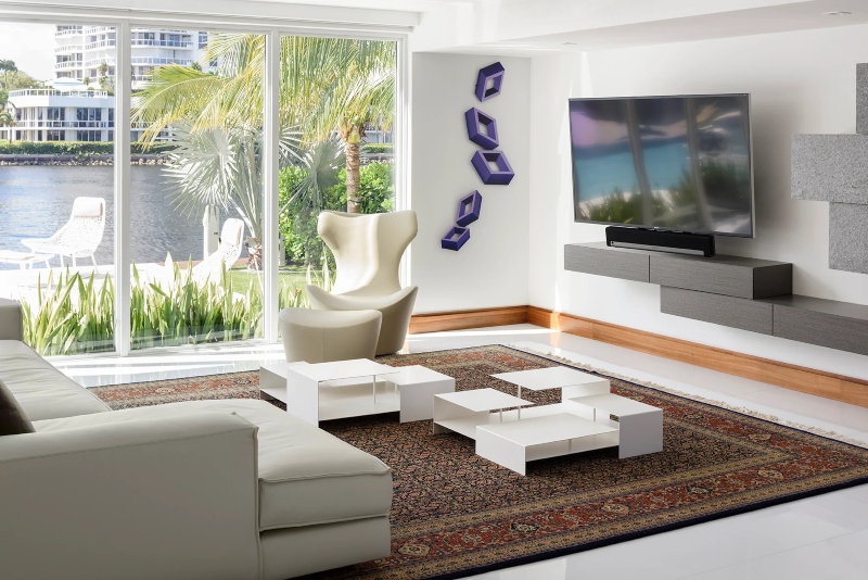 This modern living room made by BBH Design Studio is for those who enjoy classic living room design features. Natural hues were utilized for this living area to bring in natural aspects while maintaining a modern furniture style.