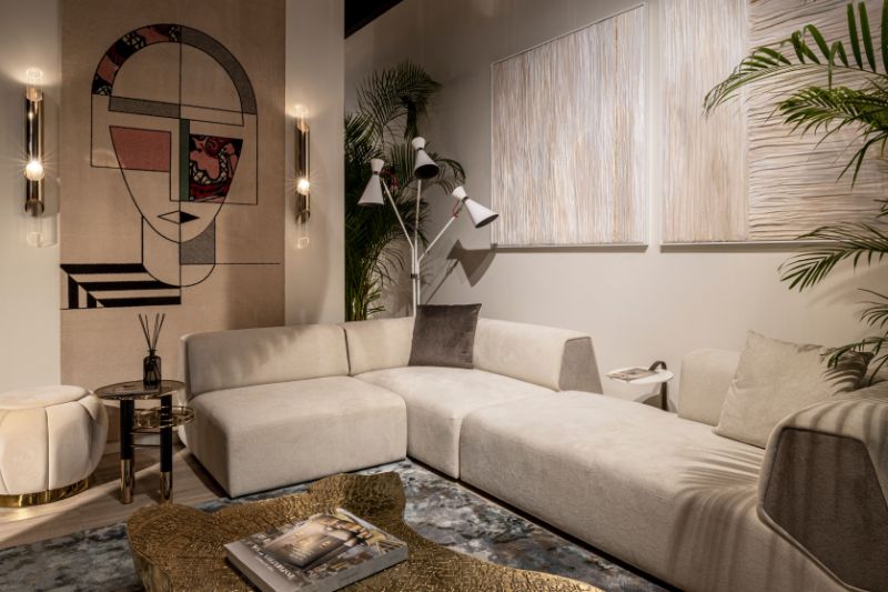 isaloni 2022: living room with an artistic rug hanging on the wall and cream beige sofa
