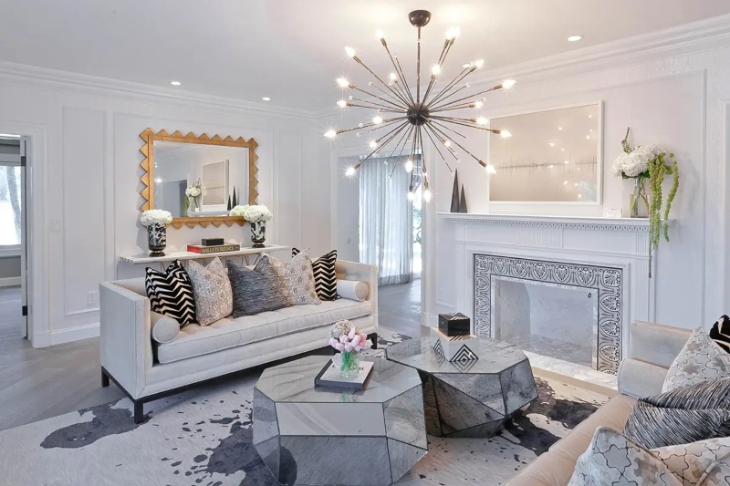 By adding distinctive components to each location to emphasize how elegant and refined but modern each place is, MONIOMI Design creates timeless interiors.