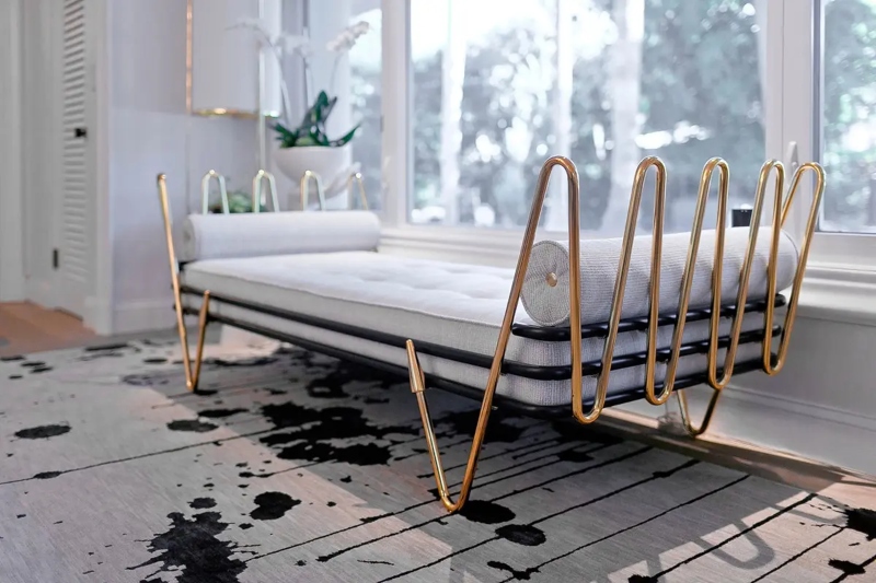 By adding distinctive components to each location to emphasize how elegant and refined but modern each place is, MONIOMI Design creates timeless interiors.