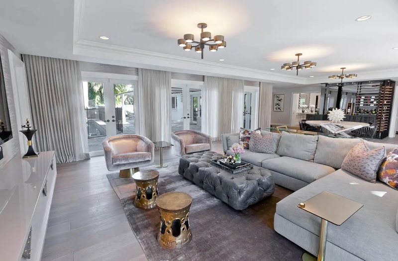 By adding distinctive components to each location to emphasize how elegant and refined but modern each place is, MONIOMI creates timeless interiors.