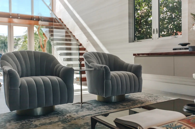 The owner's previously owned European-inspired design pieces were skillfully combined with an innovative, new concept by Moniomi Design, allowing the owner's own style to shine within an already ultra-contemporary setting.