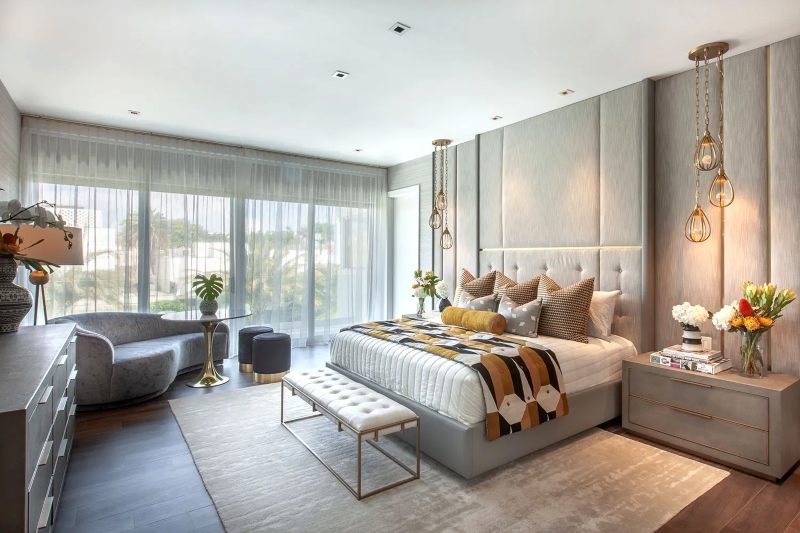 The owner's previously owned European-inspired design pieces were skillfully combined with an innovative, new concept by Moniomi Design, allowing the owner's own style to shine within an already ultra-contemporary setting.