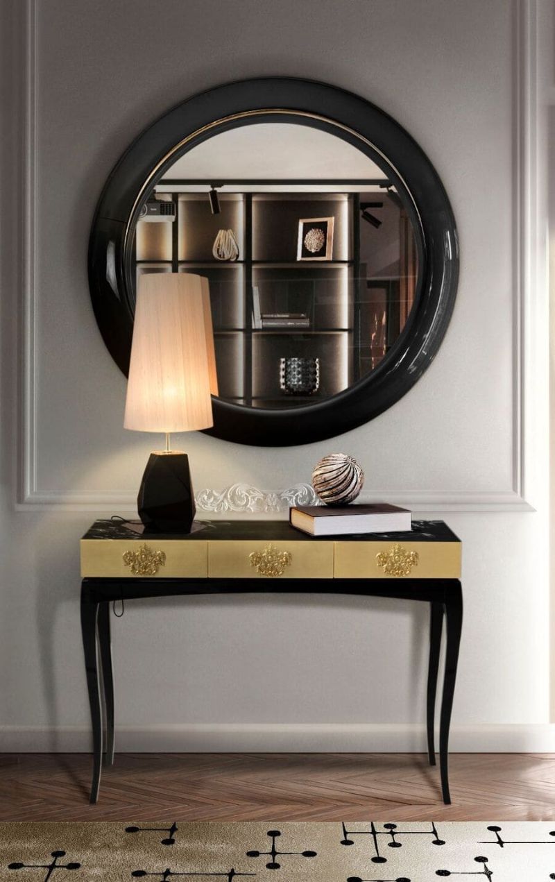 Captivating Hallway Decor Ideas With Handmade Rugs. Neutral rug fot modern classic hallway decor.
