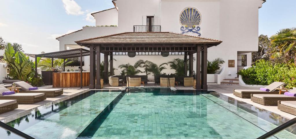 Unveil a Lavish Display of Elegance With the Branded Residences In Spain 