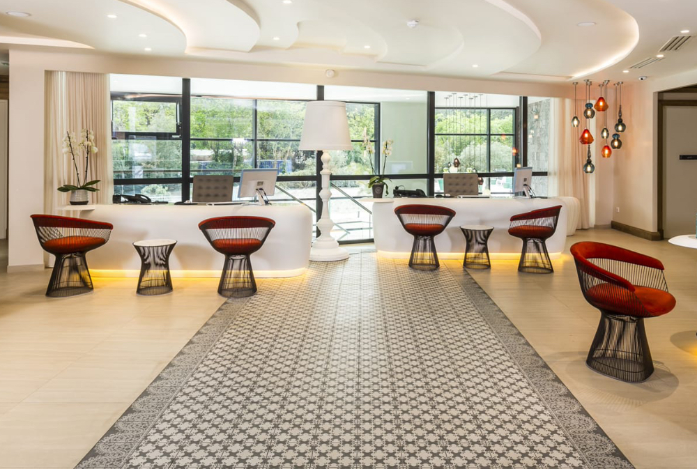 Impressive Design Projects with Luxurious Rugs by Xavier Cartron