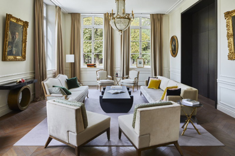 Elliott Barnes living room in ruinart les crayeres