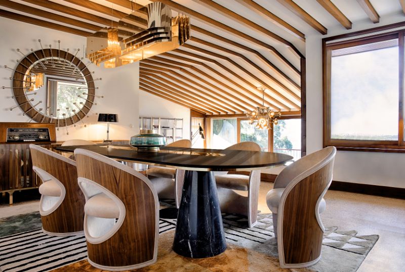 Simba rug decorates this dining room with style