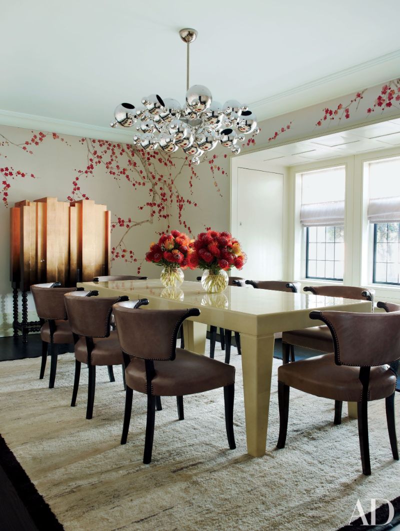 Dining room with area rug in beige with atomic silver suspension lamp